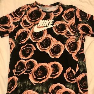 Nike Rose AOP Graphic T-shirt - Black/Pink XL